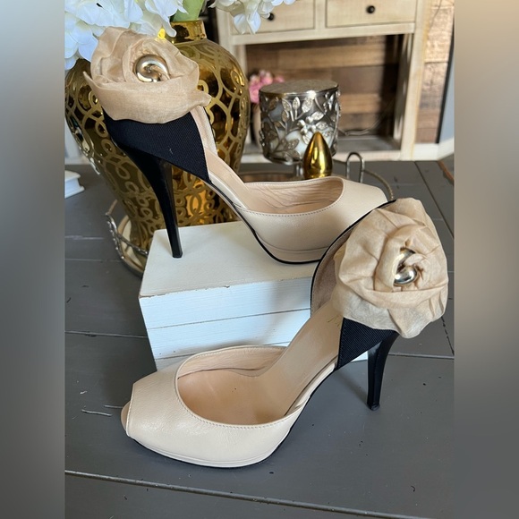 O Jour   Cream and Black Peep Toe Heels Size 37 - Picture 2 of 11